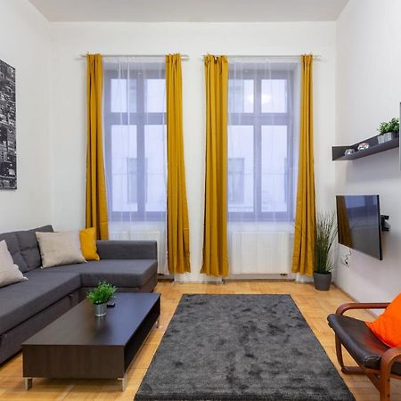 Dowtown Home In The Gozsdu Garden Budapeste Exterior foto