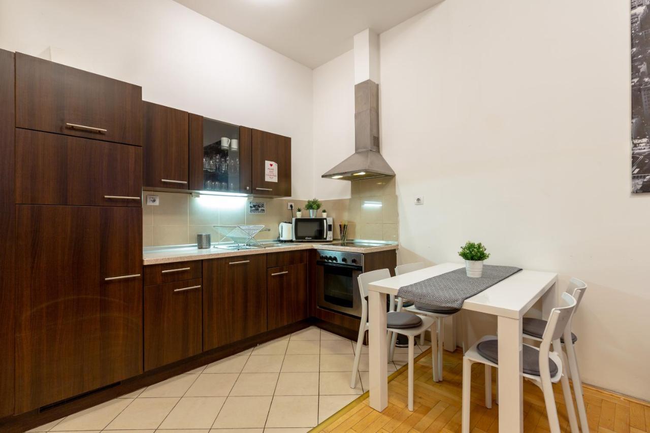 Dowtown Home In The Gozsdu Garden Budapeste Exterior foto