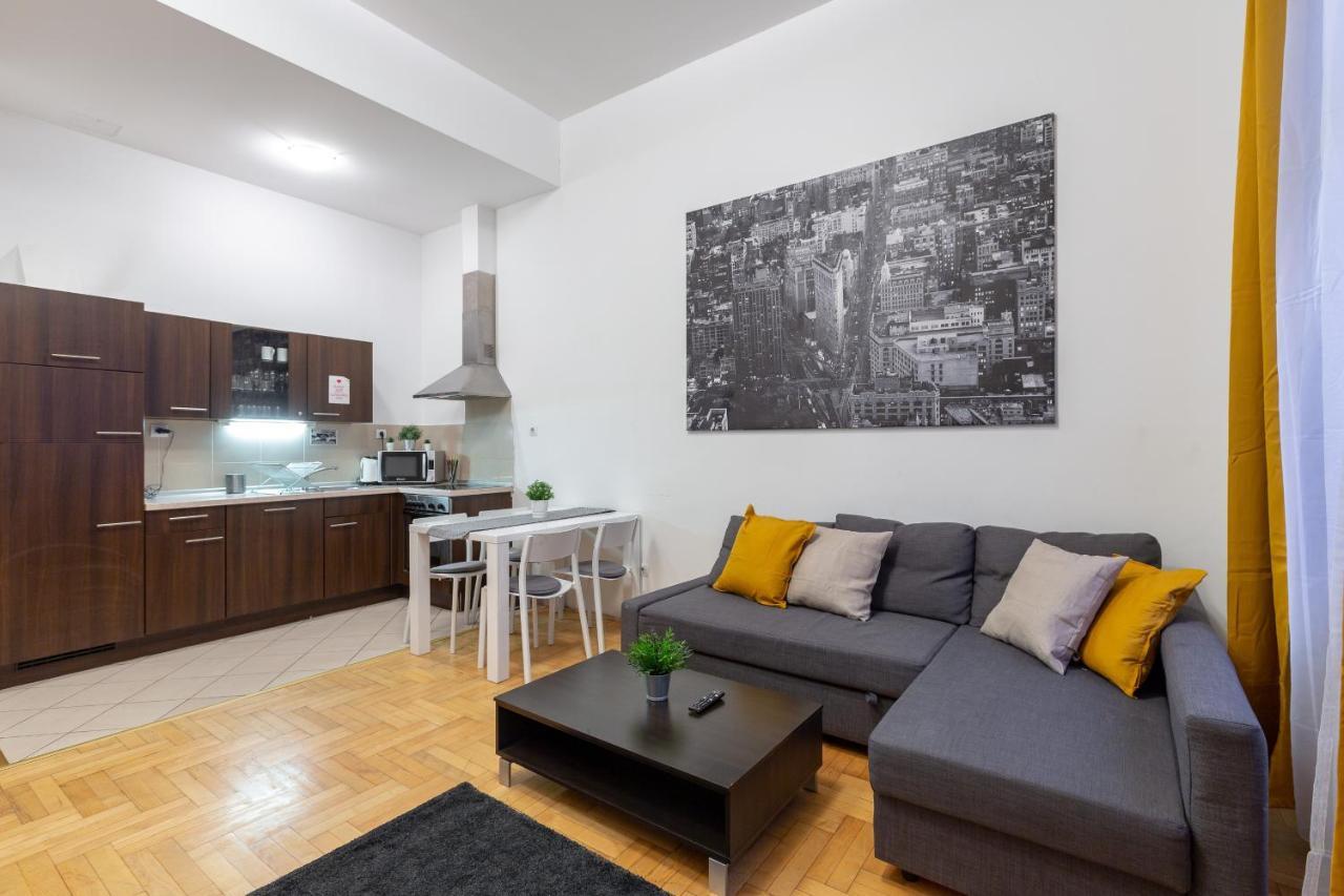 Dowtown Home In The Gozsdu Garden Budapeste Exterior foto